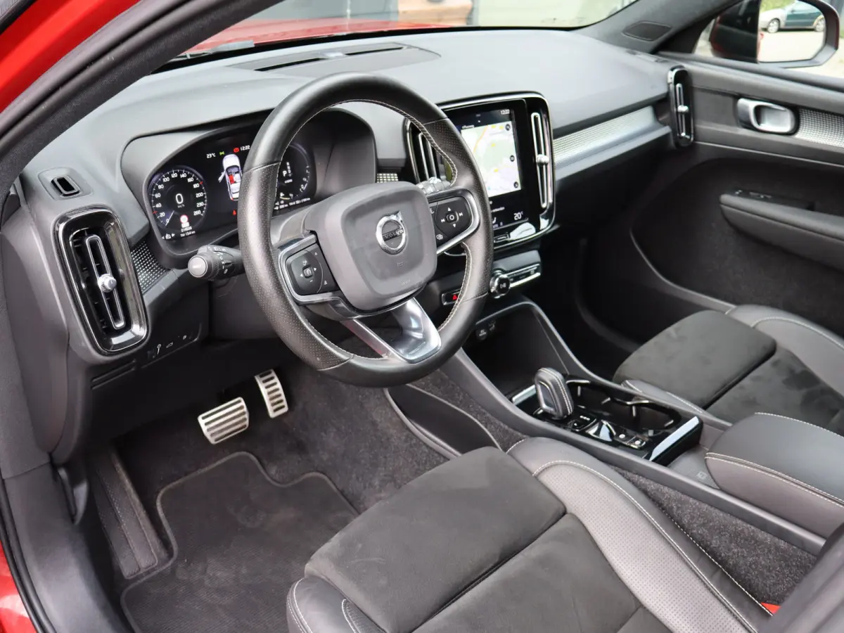 1.5 T5 R-Design Trekhaak 1800KG SOH 83% I 1ste eig. I R-Design I Winterpakket I Blis I 19" I Leer I Trekhaak I Carplay I Navi I