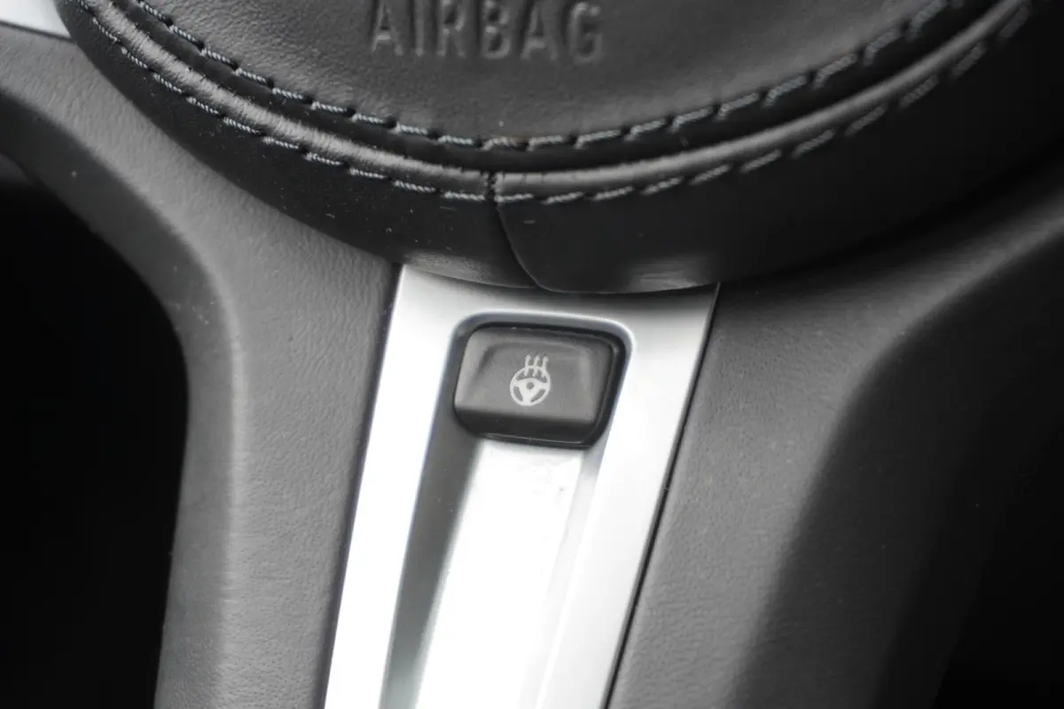 520i M Sportpakket | Elektrisch glazen schuif-/kanteldak | Comfortstoelen voor | BMW Head-Up Display | Exklusivleder 'Nappa' Schwarz | 20 inch LM V-Spaak(styling 759 I) in Ferric Grey