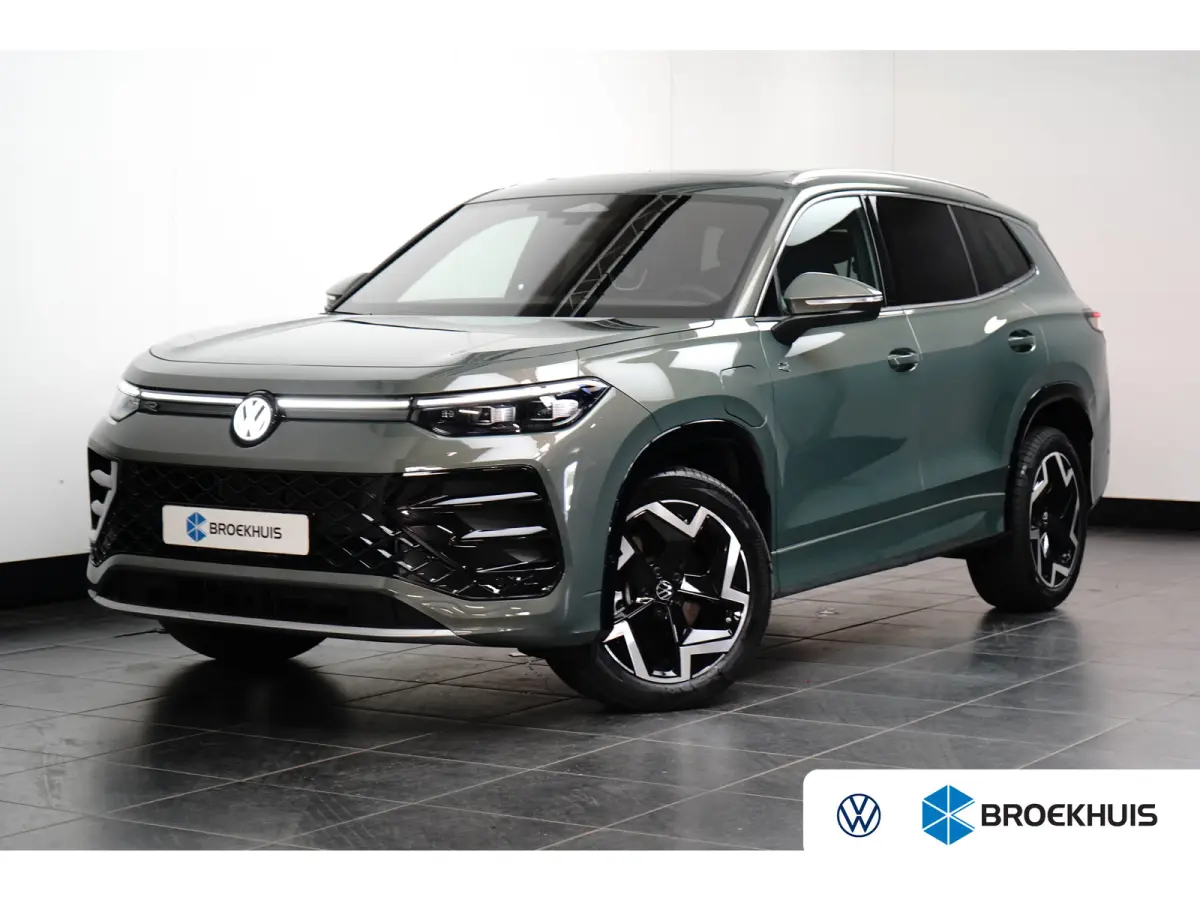 1.5 TSI eHybrid R-Line 272PK | Pano Dak | IQ Light l Camera |  Cruise cont adapt | App connect | Elektr achterklep | Stoelmassage  | Stoel/stuurverw | Keyless | 19"LMV