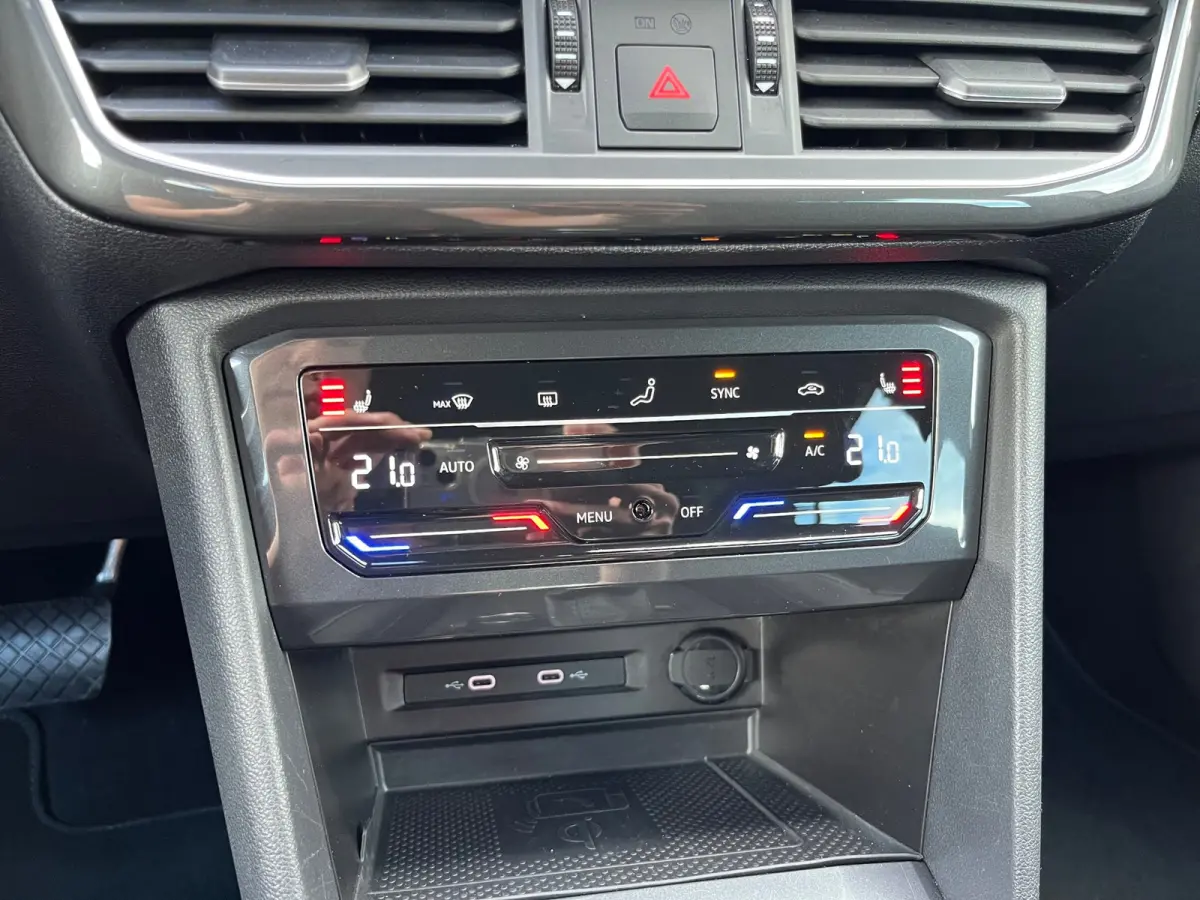 1.4 TSI e-Hybrid PHEV Xperience Business Intense NL.Auto/SOH96%/Trekhaak/Leder/Full Led/Elc.Klep/1Ste Eigenaar