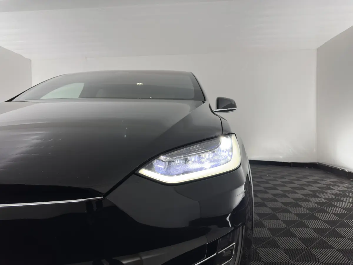 75D Base [ 7-Pers. ] [3-Fase-17kW] {SoH-84%} (INCL-BTW) Aut. *PANO-WINDOW | AUTOPILOT | LEATHER-FABRIC | NAVI-FULLMAP | FULL-LED | AIRSUSPENSION | DIGI-COCKPIT | CCS-FASTLOADER | KEYLESS | D
