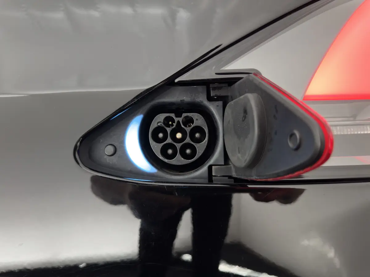 75D Base [ 7-Pers. ] [3-Fase-17kW] {SoH-84%} (INCL-BTW) Aut. *PANO-WINDOW | AUTOPILOT | LEATHER-FABRIC | NAVI-FULLMAP | FULL-LED | AIRSUSPENSION | DIGI-COCKPIT | CCS-FASTLOADER | KEYLESS | D