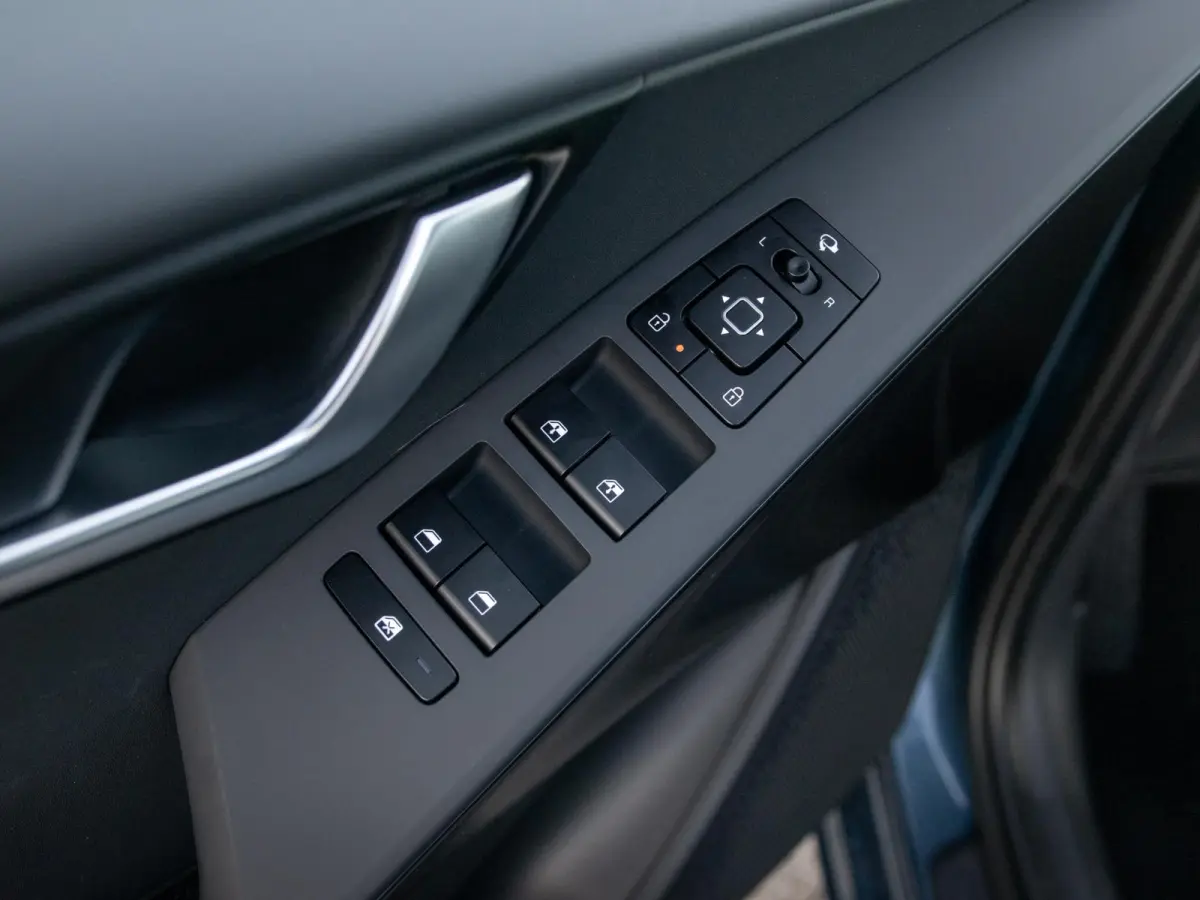 1.6 GDi Hybrid DynamicLine | Actieprijs* | Snel leverbaar | Nieuw model | Navi. | Clima. | Adapt. Crusie. | Dodehoekassistentie | Panodak | Stoel&Stuur Verwarming | Parkeersensoren