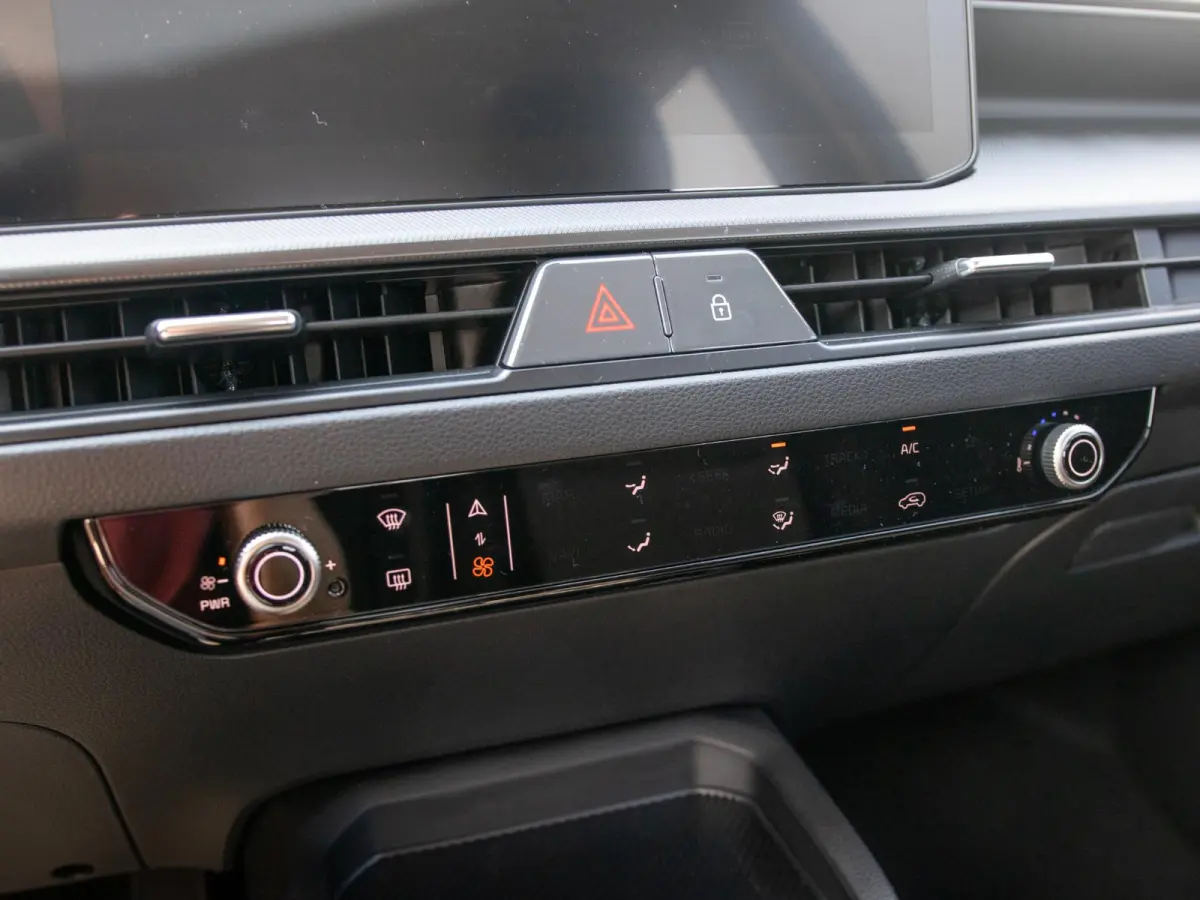1.0 T-GDi MHEV DynamicLine | Actieprijs* | Navi. | Clima. | Parkeersensoren | Airco | Dakrails | Stoel&Stuur Verwarming
