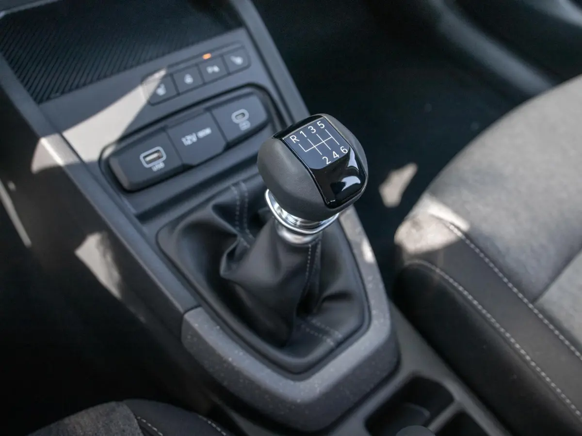 1.0 T-GDi MHEV DynamicLine | Actieprijs* | Navi. | Clima. | Parkeersensoren | Airco | Dakrails | Stoel&Stuur Verwarming