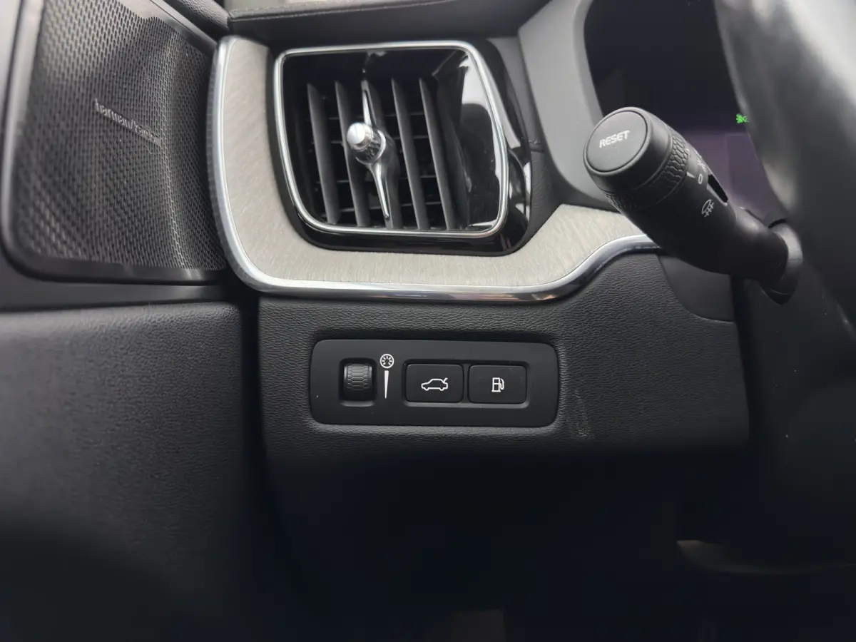 2.0 T8 AWD Inscription (Plug-In) *PANO | LEATHER | FULL-LED | MEMORY-PACK | HARMAN/KARDON-AUDIO | CAMERA | HEATED-CONTOURSEATS | DIGI-COCKPIT | NAVI-FULLMAP | PRIVACYGLASS | ECC | PDC | CRUI