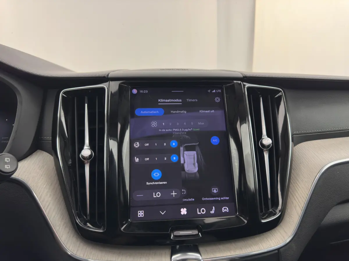 2.0 T8 AWD Inscription (Plug-In) *PANO | LEATHER | FULL-LED | MEMORY-PACK | HARMAN/KARDON-AUDIO | CAMERA | HEATED-CONTOURSEATS | DIGI-COCKPIT | NAVI-FULLMAP | PRIVACYGLASS | ECC | PDC | CRUI