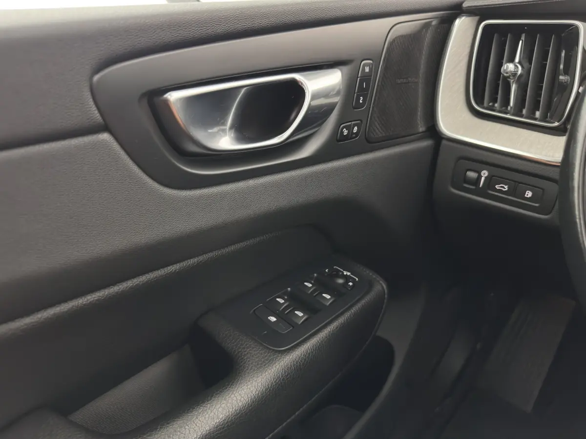 2.0 T8 AWD Inscription (Plug-In) *PANO | LEATHER | FULL-LED | MEMORY-PACK | HARMAN/KARDON-AUDIO | CAMERA | HEATED-CONTOURSEATS | DIGI-COCKPIT | NAVI-FULLMAP | PRIVACYGLASS | ECC | PDC | CRUI