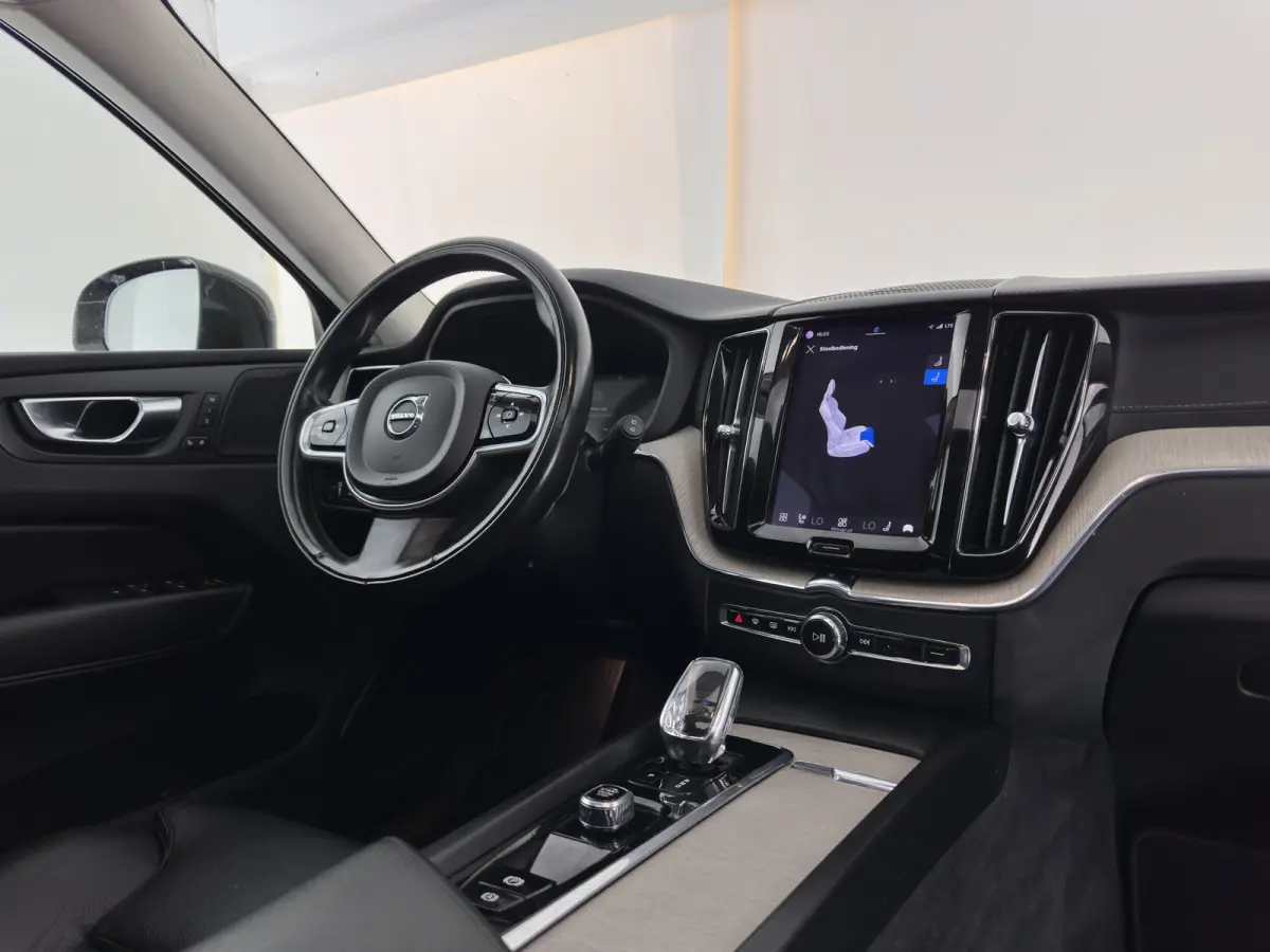 2.0 T8 AWD Inscription (Plug-In) *PANO | LEATHER | FULL-LED | MEMORY-PACK | HARMAN/KARDON-AUDIO | CAMERA | HEATED-CONTOURSEATS | DIGI-COCKPIT | NAVI-FULLMAP | PRIVACYGLASS | ECC | PDC | CRUI
