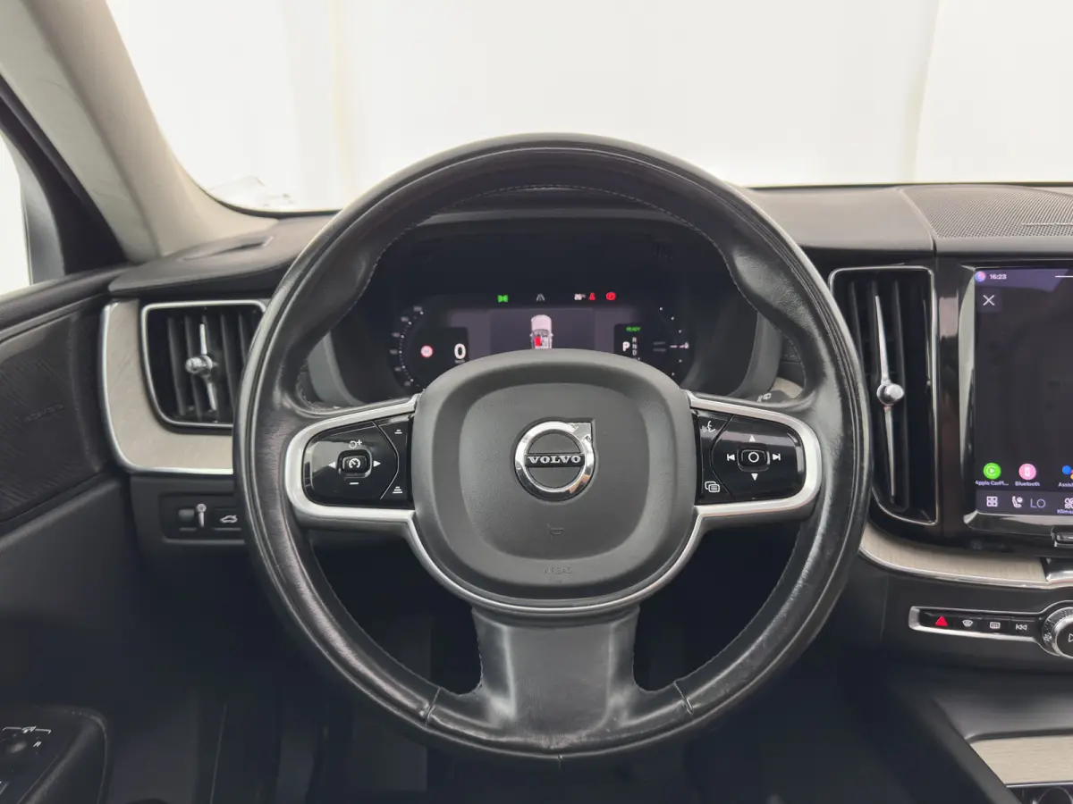 2.0 T8 AWD Inscription (Plug-In) *PANO | LEATHER | FULL-LED | MEMORY-PACK | HARMAN/KARDON-AUDIO | CAMERA | HEATED-CONTOURSEATS | DIGI-COCKPIT | NAVI-FULLMAP | PRIVACYGLASS | ECC | PDC | CRUI