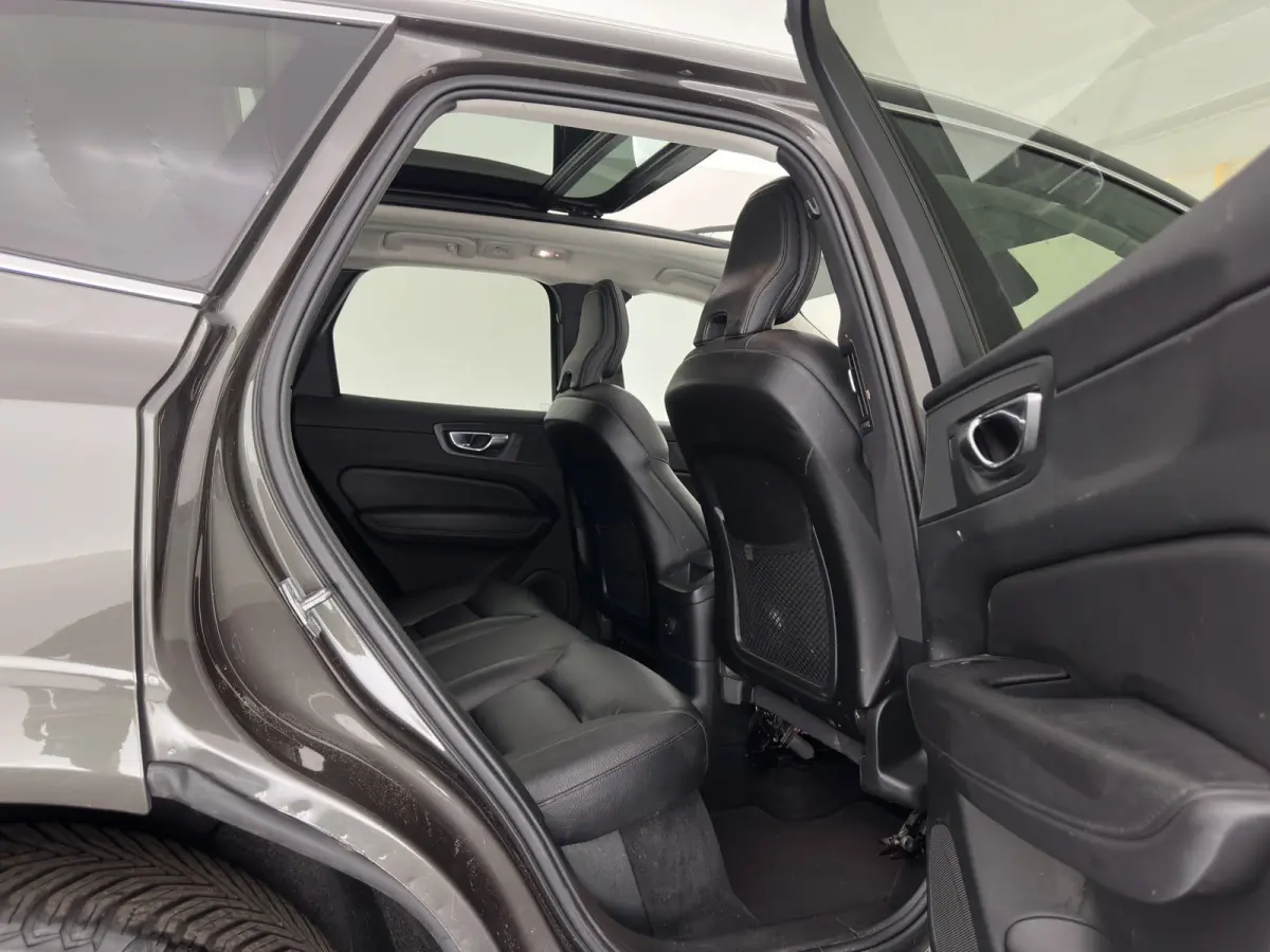2.0 T8 AWD Inscription (Plug-In) *PANO | LEATHER | FULL-LED | MEMORY-PACK | HARMAN/KARDON-AUDIO | CAMERA | HEATED-CONTOURSEATS | DIGI-COCKPIT | NAVI-FULLMAP | PRIVACYGLASS | ECC | PDC | CRUI