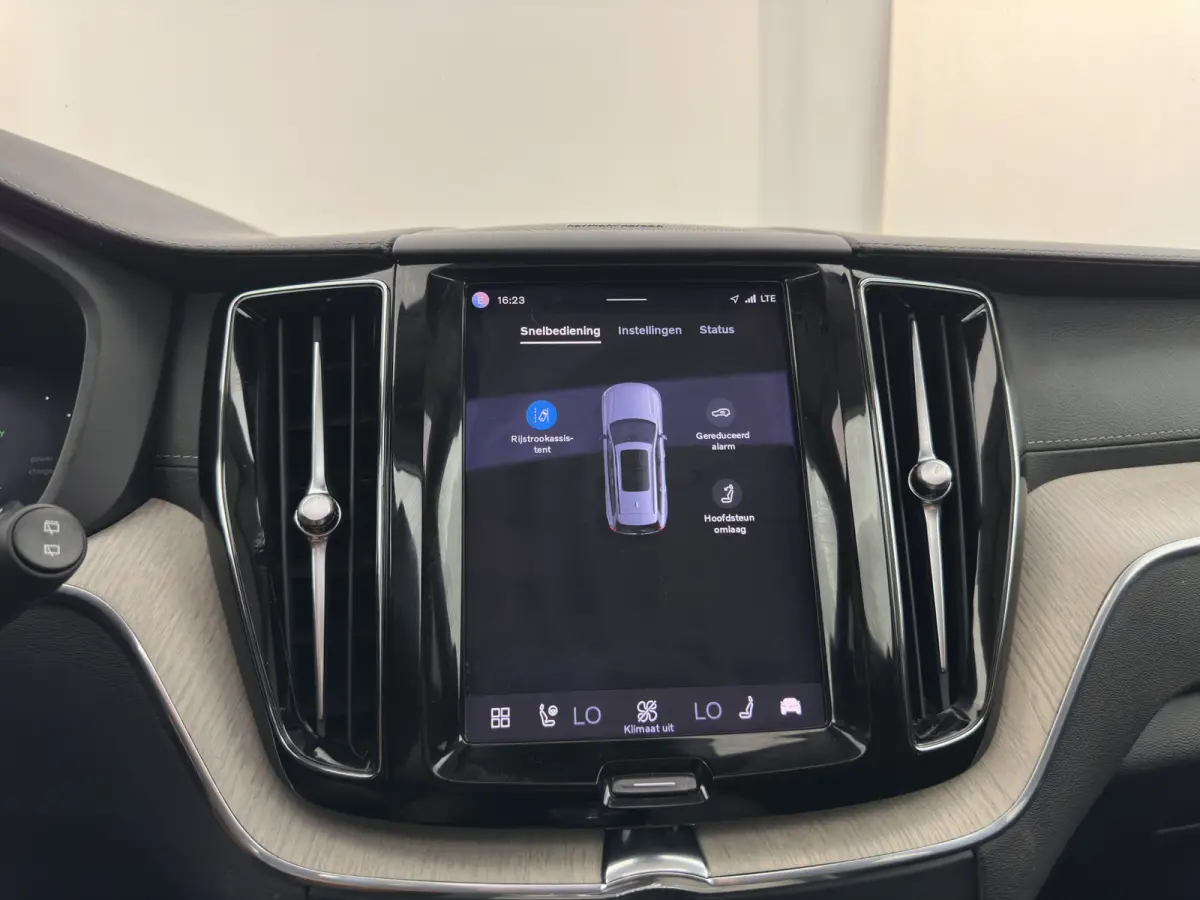 2.0 T8 AWD Inscription (Plug-In) *PANO | LEATHER | FULL-LED | MEMORY-PACK | HARMAN/KARDON-AUDIO | CAMERA | HEATED-CONTOURSEATS | DIGI-COCKPIT | NAVI-FULLMAP | PRIVACYGLASS | ECC | PDC | CRUI
