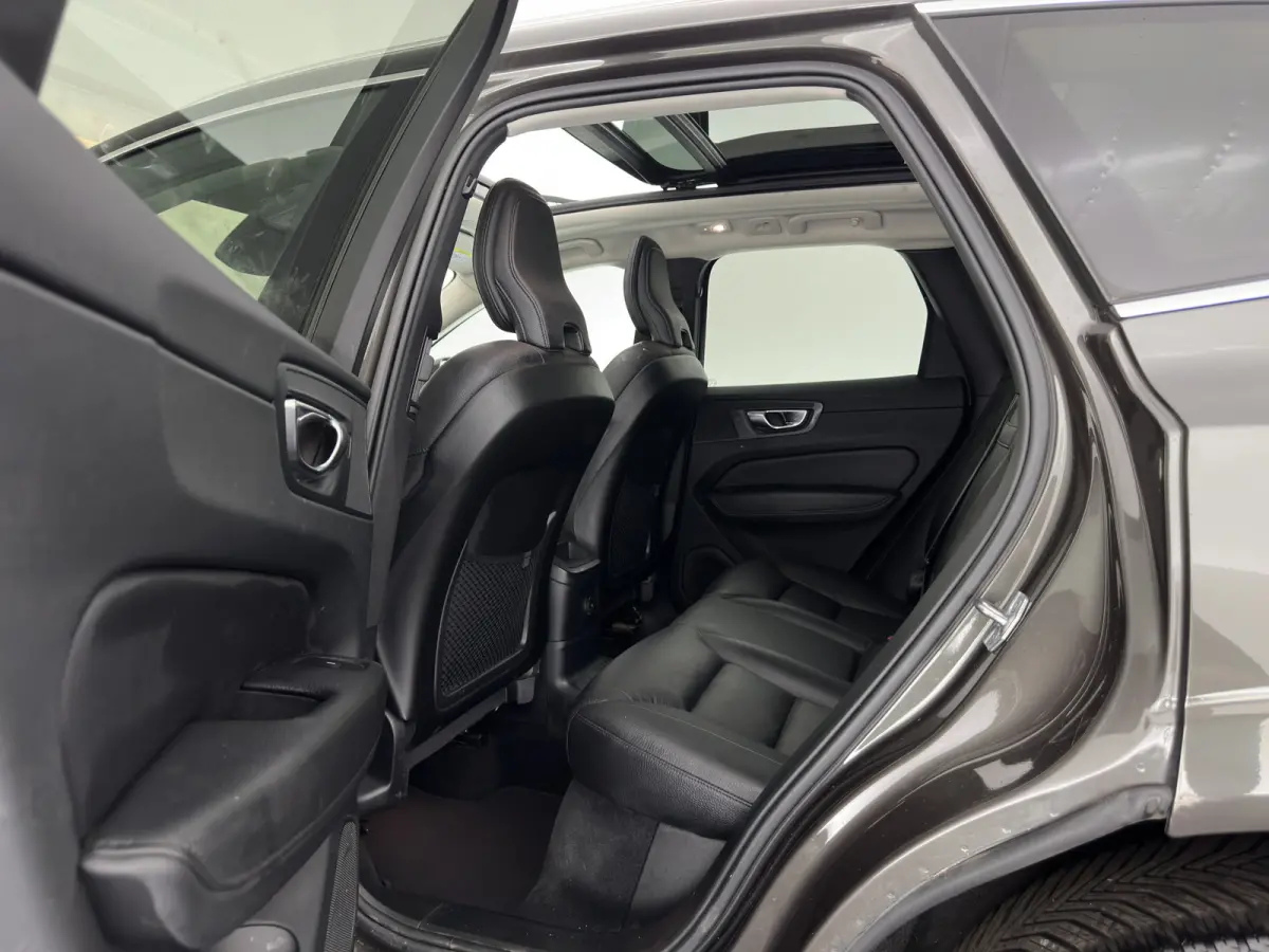 2.0 T8 AWD Inscription (Plug-In) *PANO | LEATHER | FULL-LED | MEMORY-PACK | HARMAN/KARDON-AUDIO | CAMERA | HEATED-CONTOURSEATS | DIGI-COCKPIT | NAVI-FULLMAP | PRIVACYGLASS | ECC | PDC | CRUI
