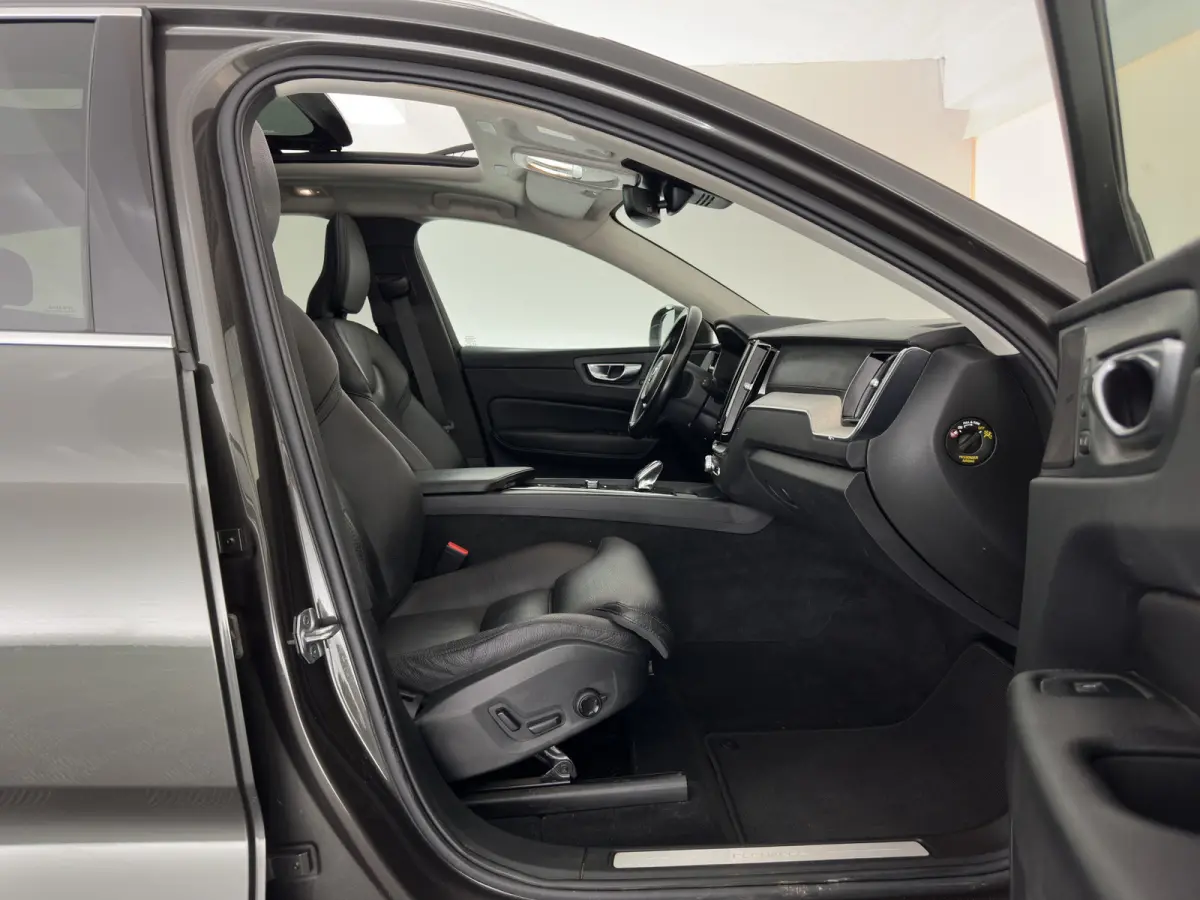 2.0 T8 AWD Inscription (Plug-In) *PANO | LEATHER | FULL-LED | MEMORY-PACK | HARMAN/KARDON-AUDIO | CAMERA | HEATED-CONTOURSEATS | DIGI-COCKPIT | NAVI-FULLMAP | PRIVACYGLASS | ECC | PDC | CRUI