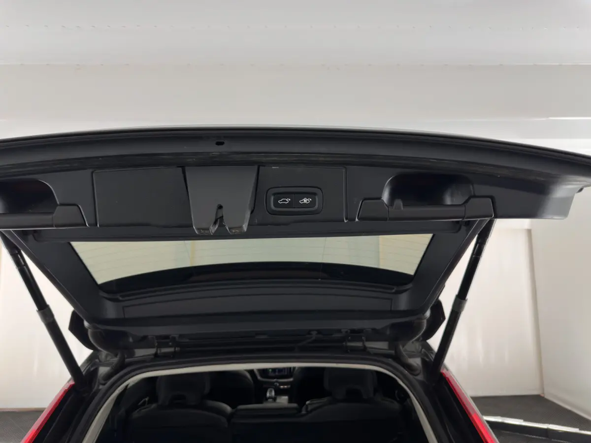 2.0 T8 AWD Inscription (Plug-In) *PANO | LEATHER | FULL-LED | MEMORY-PACK | HARMAN/KARDON-AUDIO | CAMERA | HEATED-CONTOURSEATS | DIGI-COCKPIT | NAVI-FULLMAP | PRIVACYGLASS | ECC | PDC | CRUI