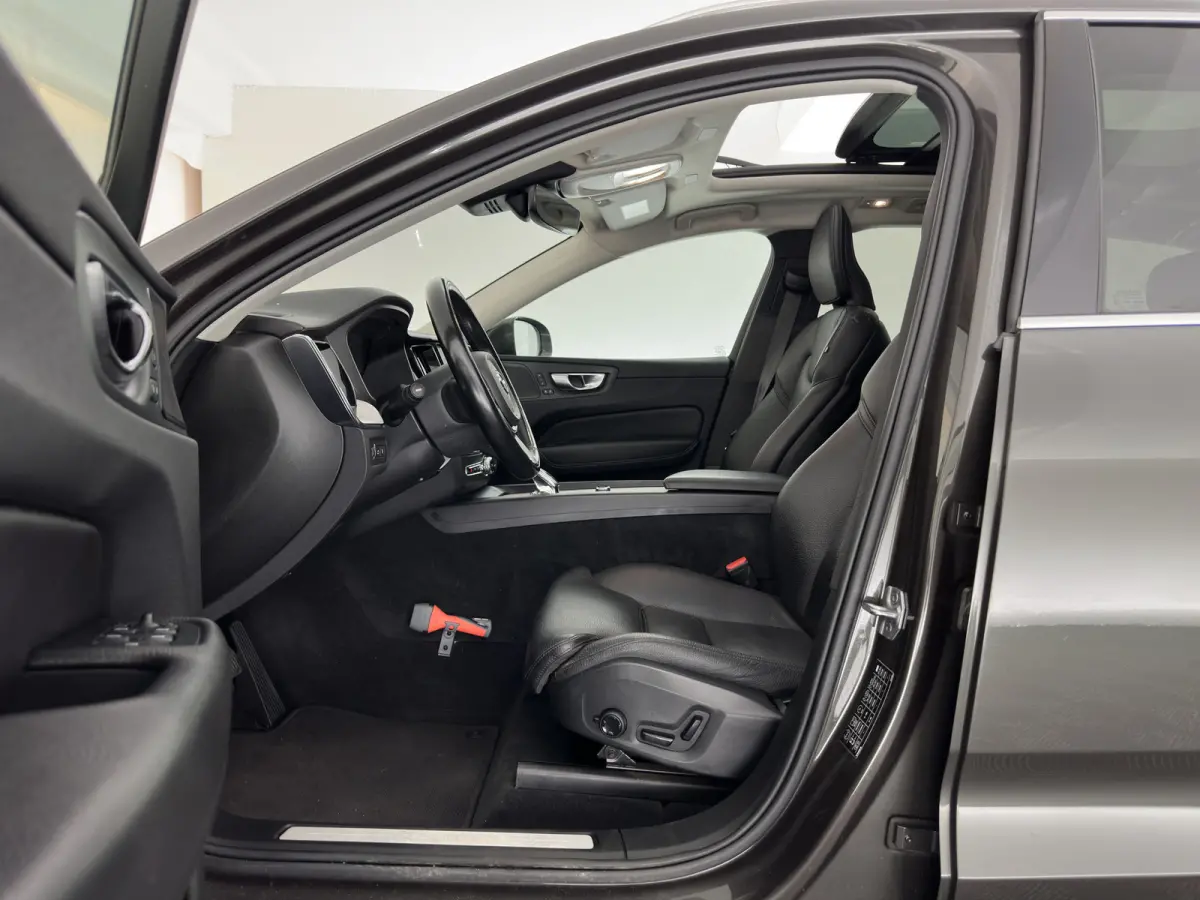2.0 T8 AWD Inscription (Plug-In) *PANO | LEATHER | FULL-LED | MEMORY-PACK | HARMAN/KARDON-AUDIO | CAMERA | HEATED-CONTOURSEATS | DIGI-COCKPIT | NAVI-FULLMAP | PRIVACYGLASS | ECC | PDC | CRUI
