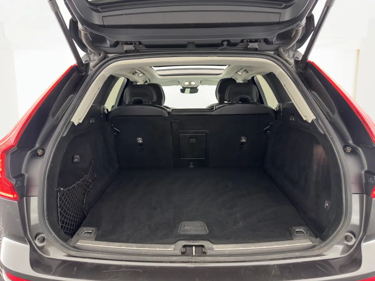 2.0 T8 AWD Inscription (Plug-In) *PANO | LEATHER | FULL-LED | MEMORY-PACK | HARMAN/KARDON-AUDIO | CAMERA | HEATED-CONTOURSEATS | DIGI-COCKPIT | NAVI-FULLMAP | PRIVACYGLASS | ECC | PDC | CRUI