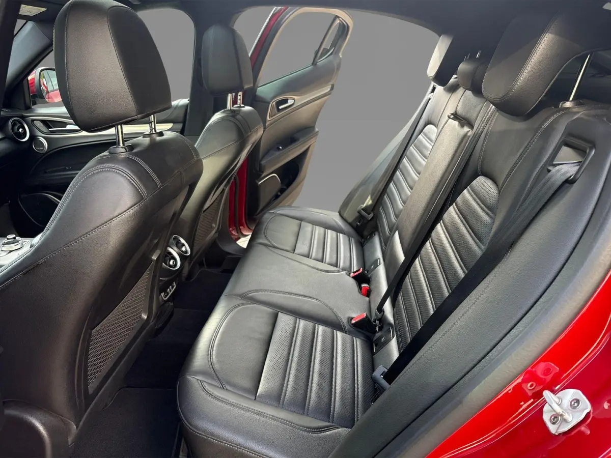 2.0 T 280 AWD Veloce Q4 | Schuifdak | Lederen Veloce interieur | Harman/Kardon | Stoel & Stuurverwrming | Apple carplay/Android Auto | Electrische Stoelen met geheugen | LMV 20"|