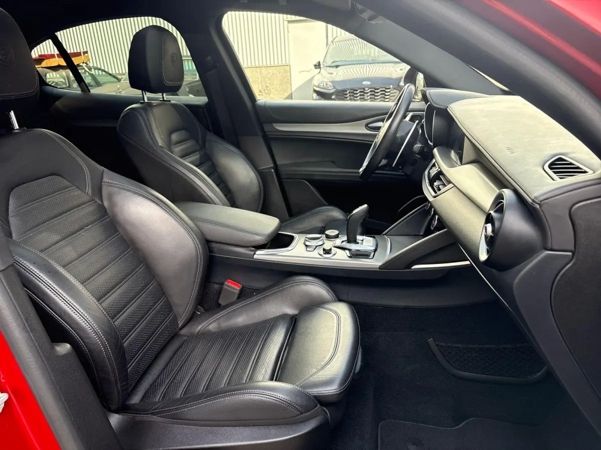 2.0 T 280 AWD Veloce Q4 | Schuifdak | Lederen Veloce interieur | Harman/Kardon | Stoel & Stuurverwrming | Apple carplay/Android Auto | Electrische Stoelen met geheugen | LMV 20"|