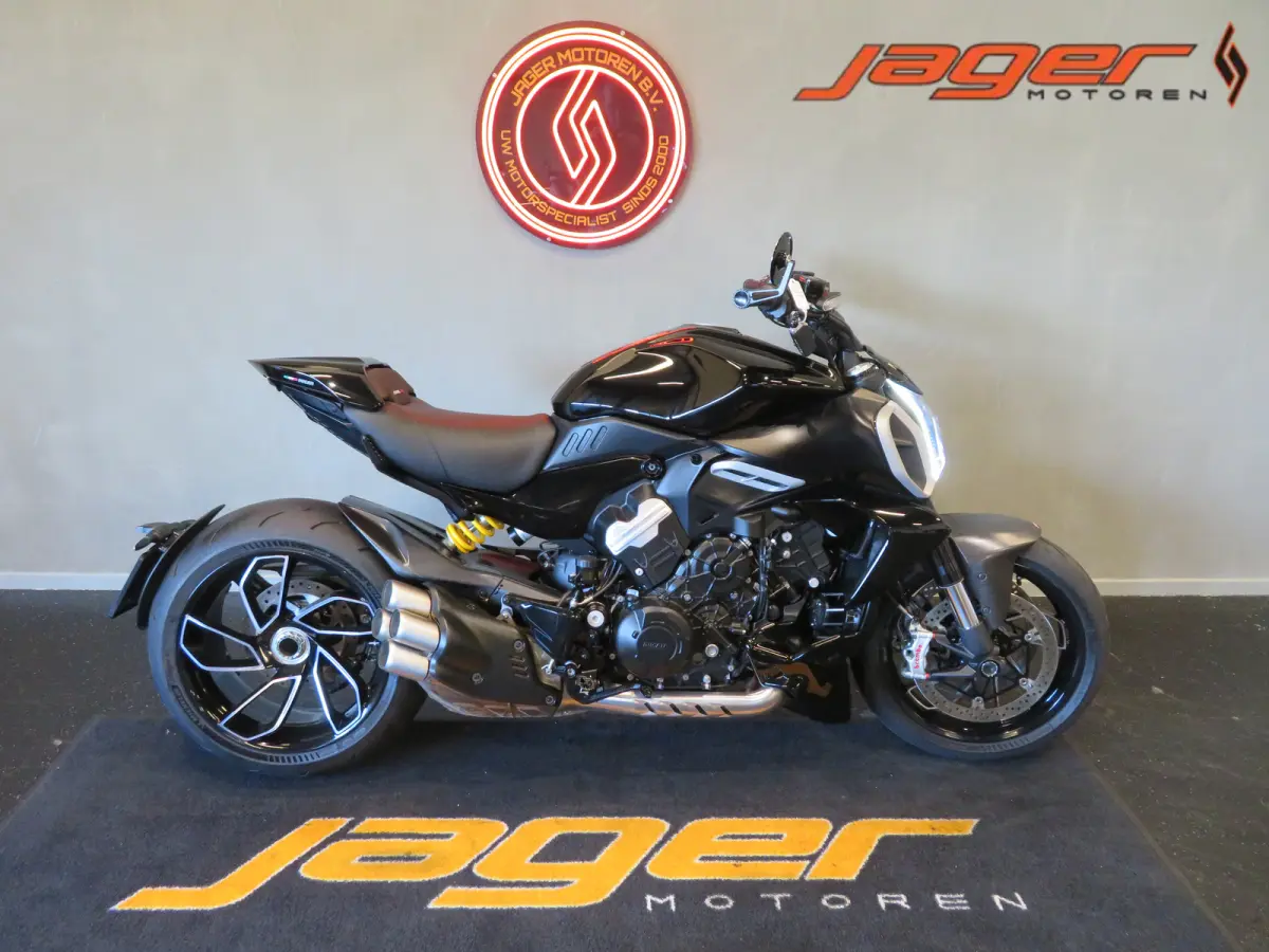 Ducati Diavel 2023 Benzine Onbekend leasen