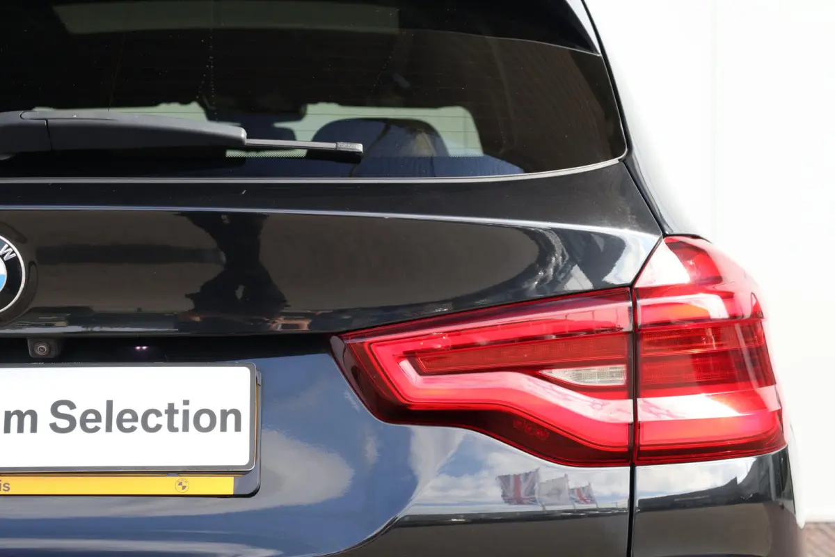 xDrive30e High Executive | Panorama Dak | Stuur & Stoelverwarming Voor en Achter | Parking Assistant Plus | Driving Assistant Plus | Harman Kardon | Elektr. Stoelen |