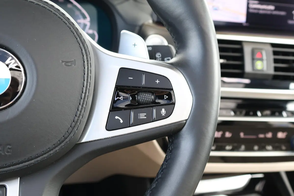 xDrive30e High Executive | Panorama Dak | Stuur & Stoelverwarming Voor en Achter | Parking Assistant Plus | Driving Assistant Plus | Harman Kardon | Elektr. Stoelen |