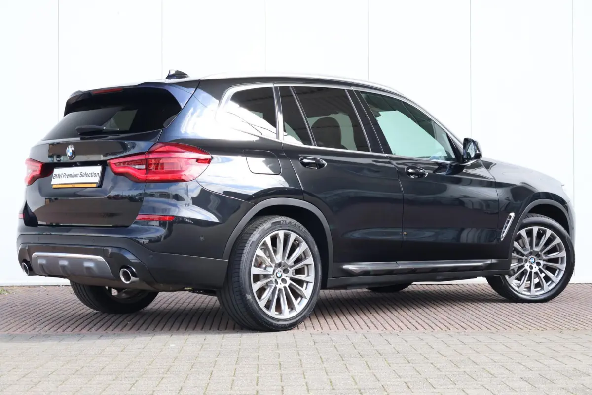 xDrive30e High Executive | Panorama Dak | Stuur & Stoelverwarming Voor en Achter | Parking Assistant Plus | Driving Assistant Plus | Harman Kardon | Elektr. Stoelen |