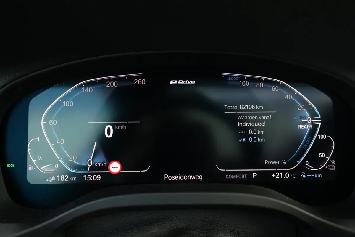 xDrive30e High Executive | Panorama Dak | Stuur & Stoelverwarming Voor en Achter | Parking Assistant Plus | Driving Assistant Plus | Harman Kardon | Elektr. Stoelen |