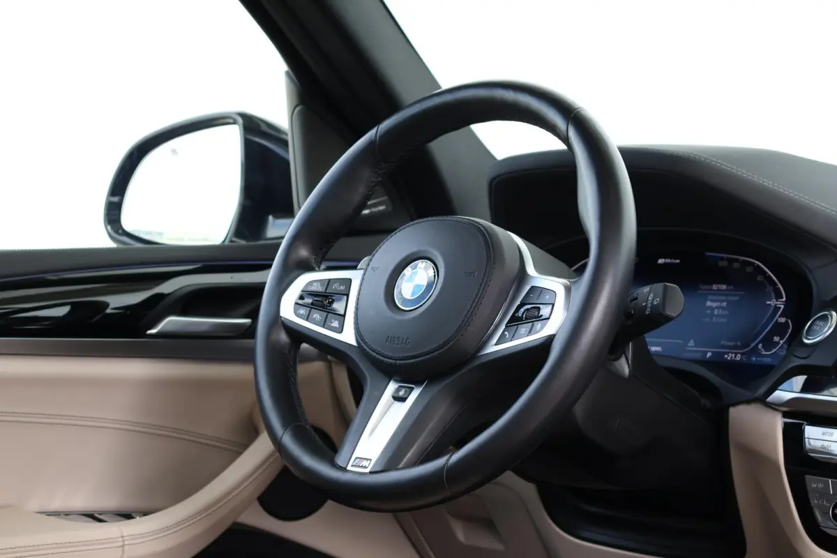 xDrive30e High Executive | Panorama Dak | Stuur & Stoelverwarming Voor en Achter | Parking Assistant Plus | Driving Assistant Plus | Harman Kardon | Elektr. Stoelen |