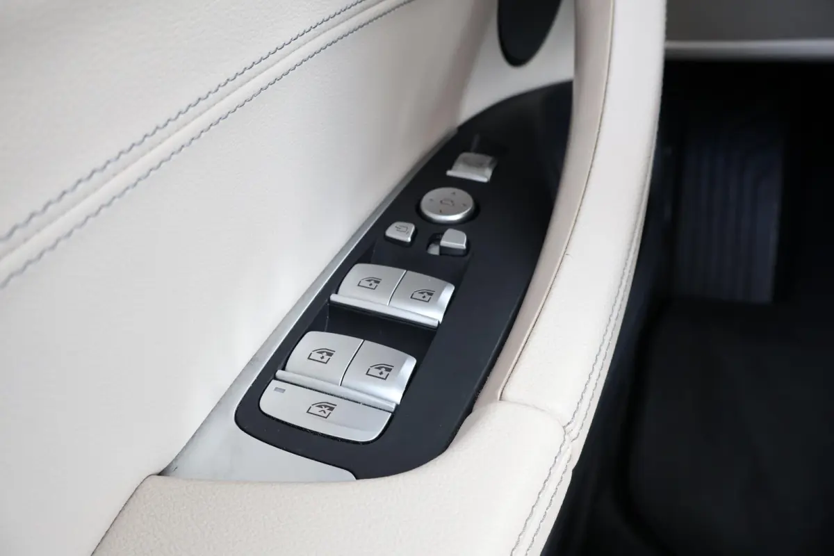 xDrive30e High Executive | Panorama Dak | Stuur & Stoelverwarming Voor en Achter | Parking Assistant Plus | Driving Assistant Plus | Harman Kardon | Elektr. Stoelen |