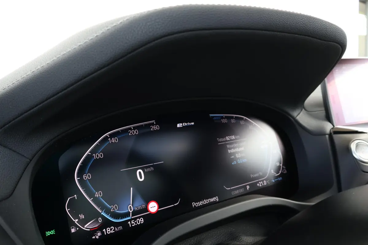 xDrive30e High Executive | Panorama Dak | Stuur & Stoelverwarming Voor en Achter | Parking Assistant Plus | Driving Assistant Plus | Harman Kardon | Elektr. Stoelen |