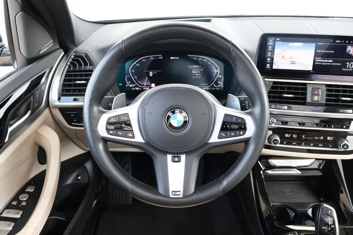 xDrive30e High Executive | Panorama Dak | Stuur & Stoelverwarming Voor en Achter | Parking Assistant Plus | Driving Assistant Plus | Harman Kardon | Elektr. Stoelen |