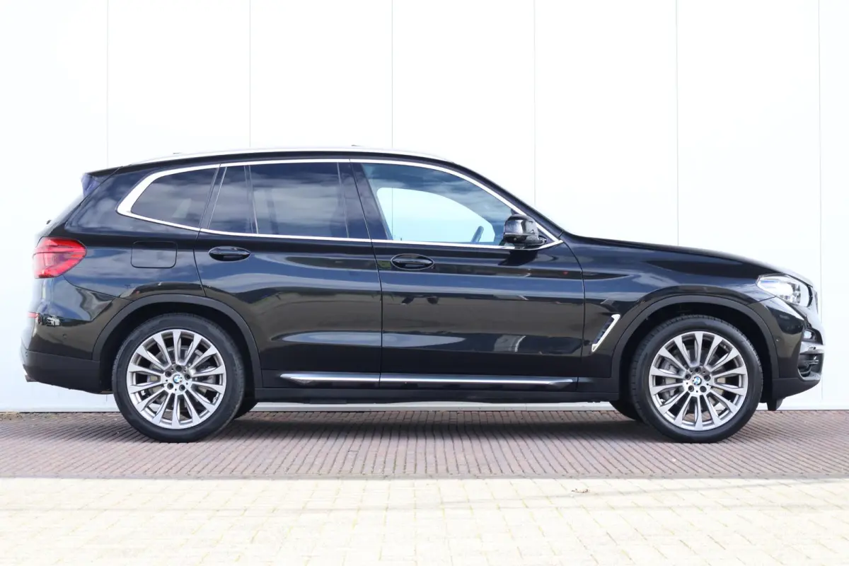 xDrive30e High Executive | Panorama Dak | Stuur & Stoelverwarming Voor en Achter | Parking Assistant Plus | Driving Assistant Plus | Harman Kardon | Elektr. Stoelen |