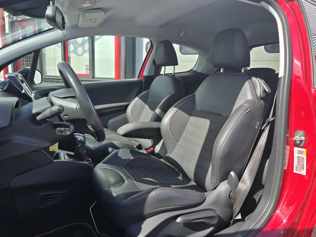 1.2 PureTech GT-line Clima/Navi/Cruise/17" LMV
