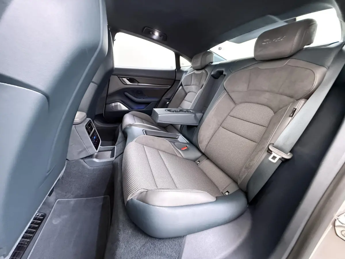 Turbo 93 kWh SOH 91% | SPORT CHRONO | HEAD-UP | CARBON PAKKET | ALCANTARA STOELEN + HEMEL | DUAL SCHERM | PSCB KERAMISCH GECOATE REMMEN | BURMESTER PREMIUM AUDIO | STOELVERWARMING + STUURWIE