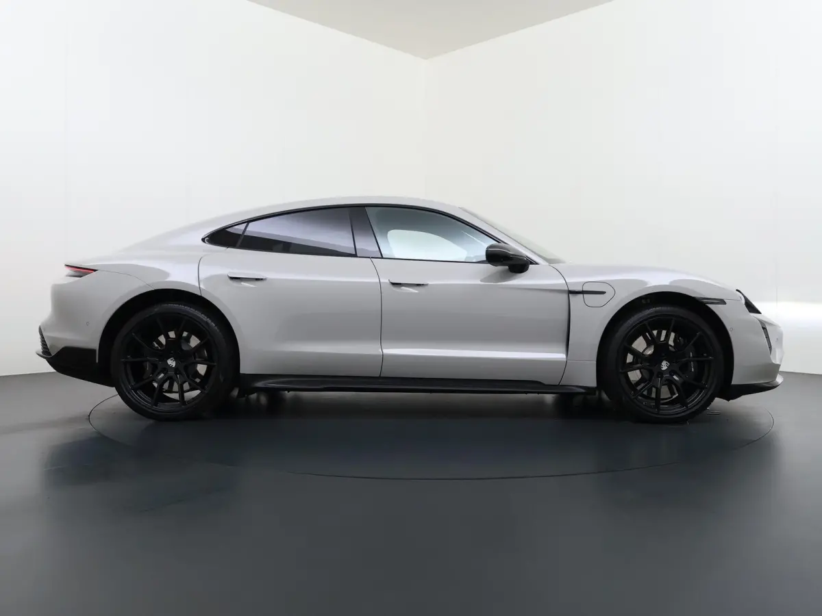 Turbo 93 kWh SOH 91% | SPORT CHRONO | HEAD-UP | CARBON PAKKET | ALCANTARA STOELEN + HEMEL | DUAL SCHERM | PSCB KERAMISCH GECOATE REMMEN | BURMESTER PREMIUM AUDIO | STOELVERWARMING + STUURWIE
