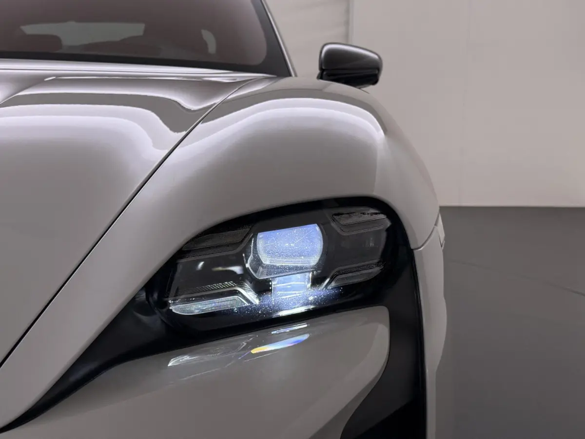 Turbo 93 kWh SOH 91% | SPORT CHRONO | HEAD-UP | CARBON PAKKET | ALCANTARA STOELEN + HEMEL | DUAL SCHERM | PSCB KERAMISCH GECOATE REMMEN | BURMESTER PREMIUM AUDIO | STOELVERWARMING + STUURWIE