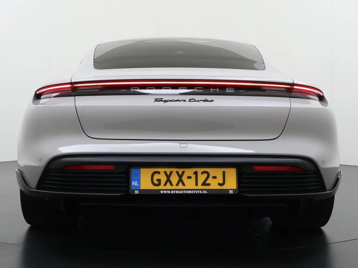 Turbo 93 kWh VAN:89.900,- VOOR:84.877 ,- UW HERFSTVOORDEEL:5.023,- SOH 91% | SPORT CHRONO | HEAD-UP | CARBON PAKKET | ALCANTARA STOELEN + HEMEL | DUAL SCHERM | PSCB KERAMISCH GECOATE REMMEN 