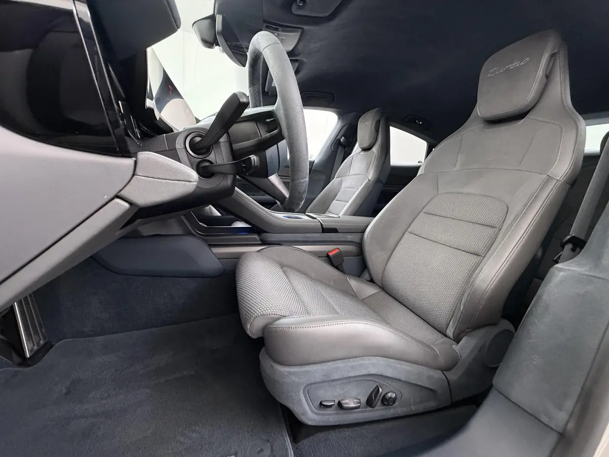 Turbo 93 kWh SOH 91% | SPORT CHRONO | HEAD-UP | CARBON PAKKET | ALCANTARA STOELEN + HEMEL | DUAL SCHERM | PSCB KERAMISCH GECOATE REMMEN | BURMESTER PREMIUM AUDIO | STOELVERWARMING + STUURWIE