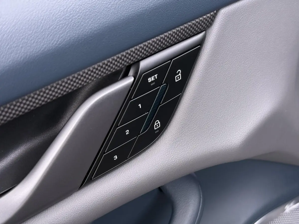Turbo 93 kWh SOH 91% | SPORT CHRONO | HEAD-UP | CARBON PAKKET | ALCANTARA STOELEN + HEMEL | DUAL SCHERM | PSCB KERAMISCH GECOATE REMMEN | BURMESTER PREMIUM AUDIO | STOELVERWARMING + STUURWIE