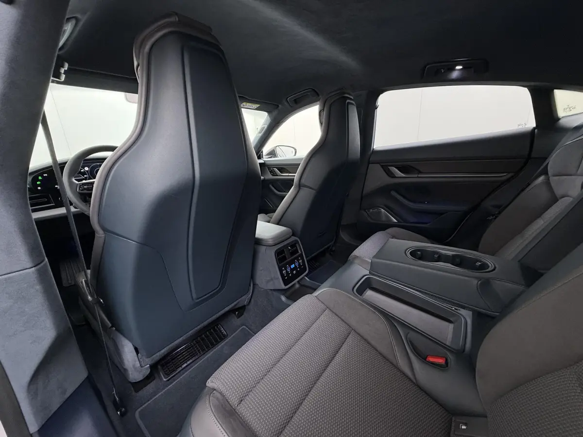 Turbo 93 kWh SOH 91% | SPORT CHRONO | HEAD-UP | CARBON PAKKET | ALCANTARA STOELEN + HEMEL | DUAL SCHERM | PSCB KERAMISCH GECOATE REMMEN | BURMESTER PREMIUM AUDIO | STOELVERWARMING + STUURWIE