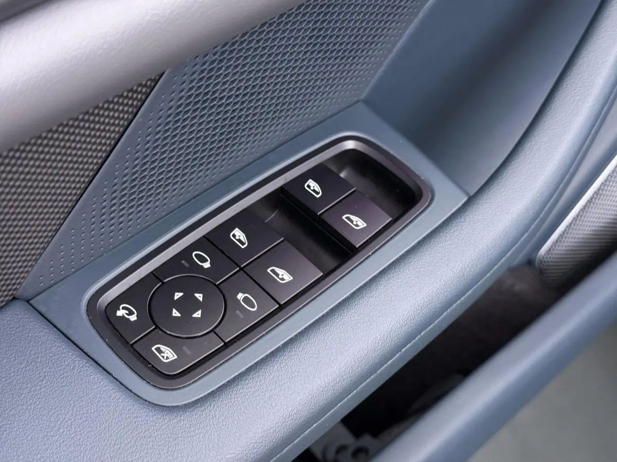 Turbo 93 kWh SOH 91% | SPORT CHRONO | HEAD-UP | CARBON PAKKET | ALCANTARA STOELEN + HEMEL | DUAL SCHERM | PSCB KERAMISCH GECOATE REMMEN | BURMESTER PREMIUM AUDIO | STOELVERWARMING + STUURWIE