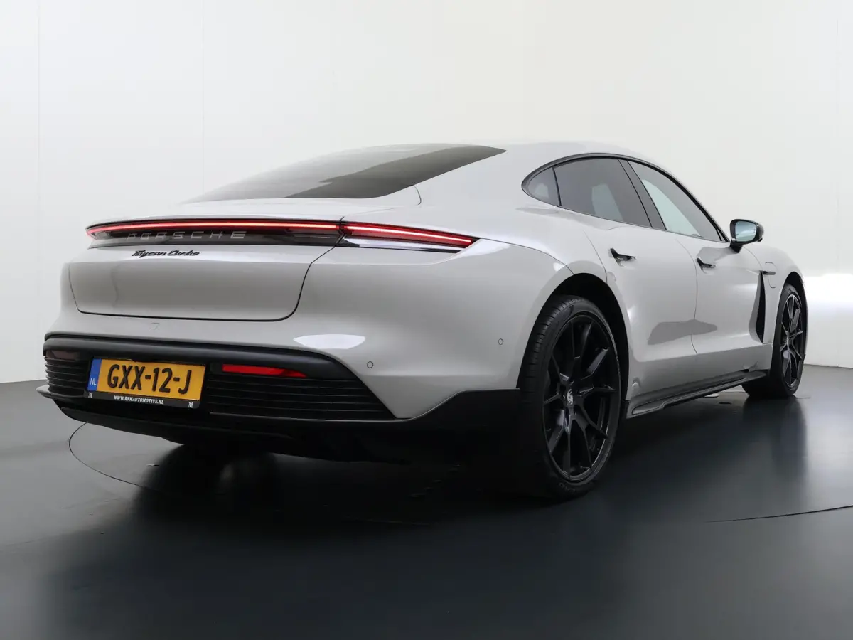 Turbo 93 kWh SOH 91% | SPORT CHRONO | HEAD-UP | CARBON PAKKET | ALCANTARA STOELEN + HEMEL | DUAL SCHERM | PSCB KERAMISCH GECOATE REMMEN | BURMESTER PREMIUM AUDIO | STOELVERWARMING + STUURWIE