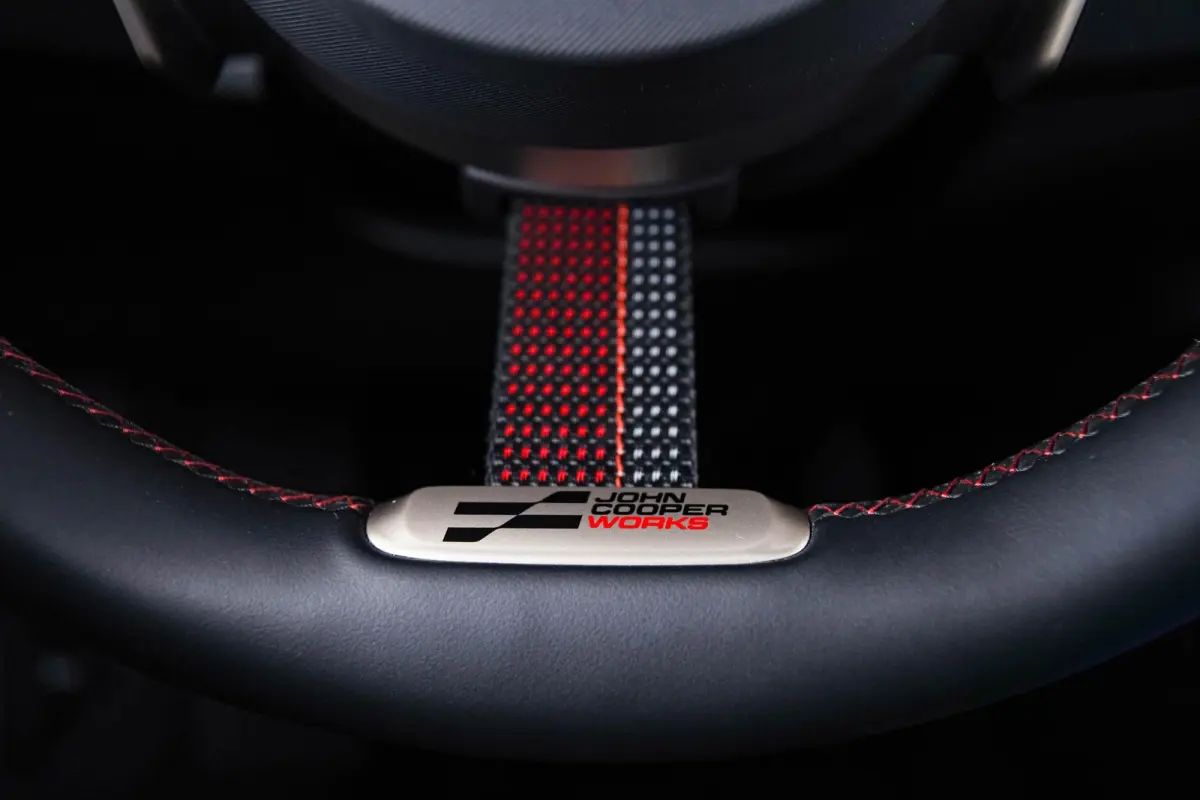 SE ALL4 John Cooper Works L Glazen panoramadak - Head up - Harman Kardon - Driving/Parking Assistant Plus - Comfort Access - High-beam Assistant - Getinte Ruiten -