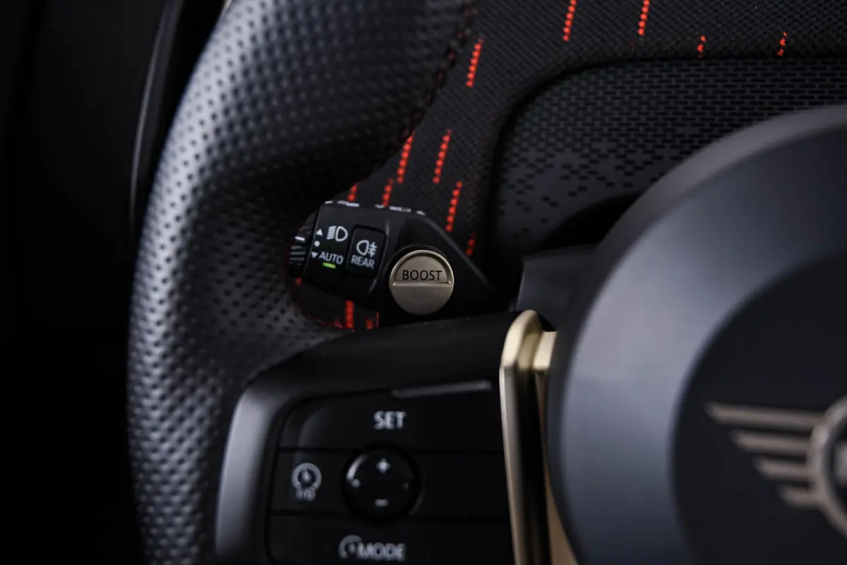 SE ALL4 John Cooper Works L Glazen panoramadak - Head up - Harman Kardon - Driving/Parking Assistant Plus - Comfort Access - High-beam Assistant - Getinte Ruiten -