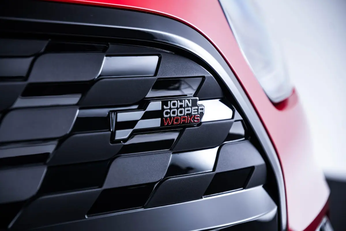 SE ALL4 John Cooper Works L Glazen panoramadak - Head up - Harman Kardon - Driving/Parking Assistant Plus - Comfort Access - High-beam Assistant - Getinte Ruiten -