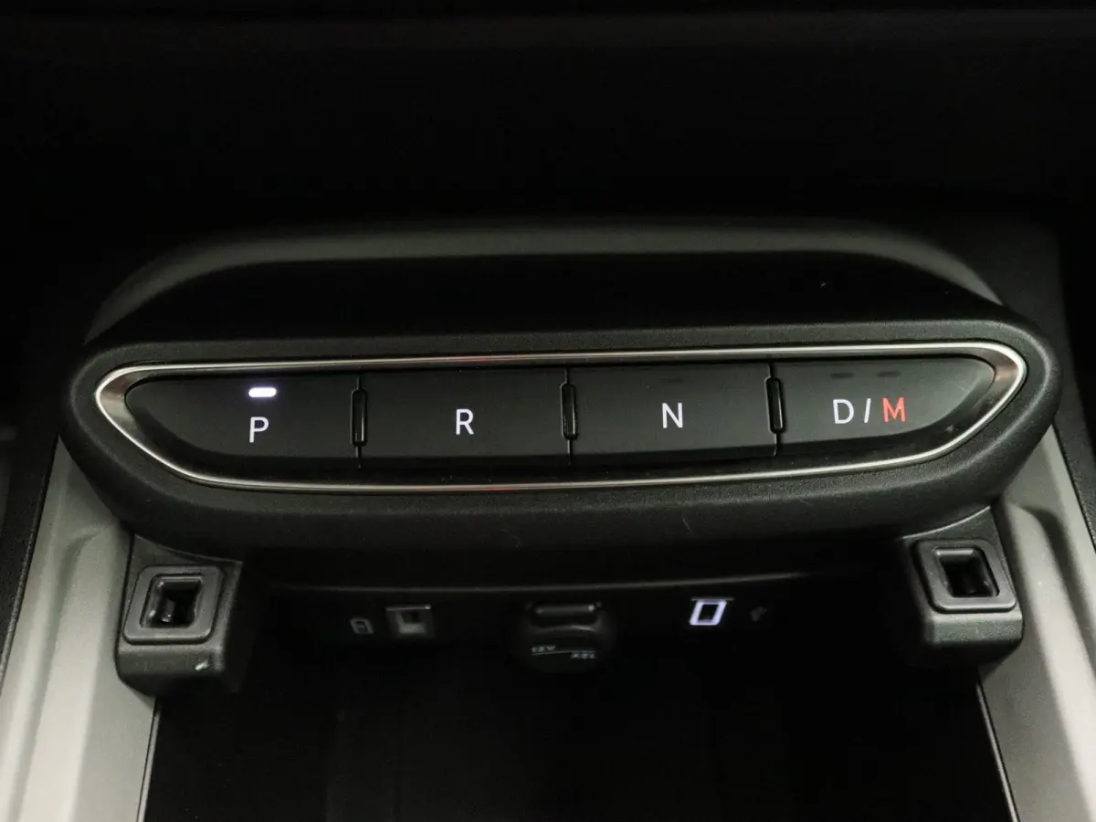 1.2 e-Hybrid Longitude | Apple Carplay/Android Auto | Climate Control | Cruise Control | Lichtmetalen Velgen |