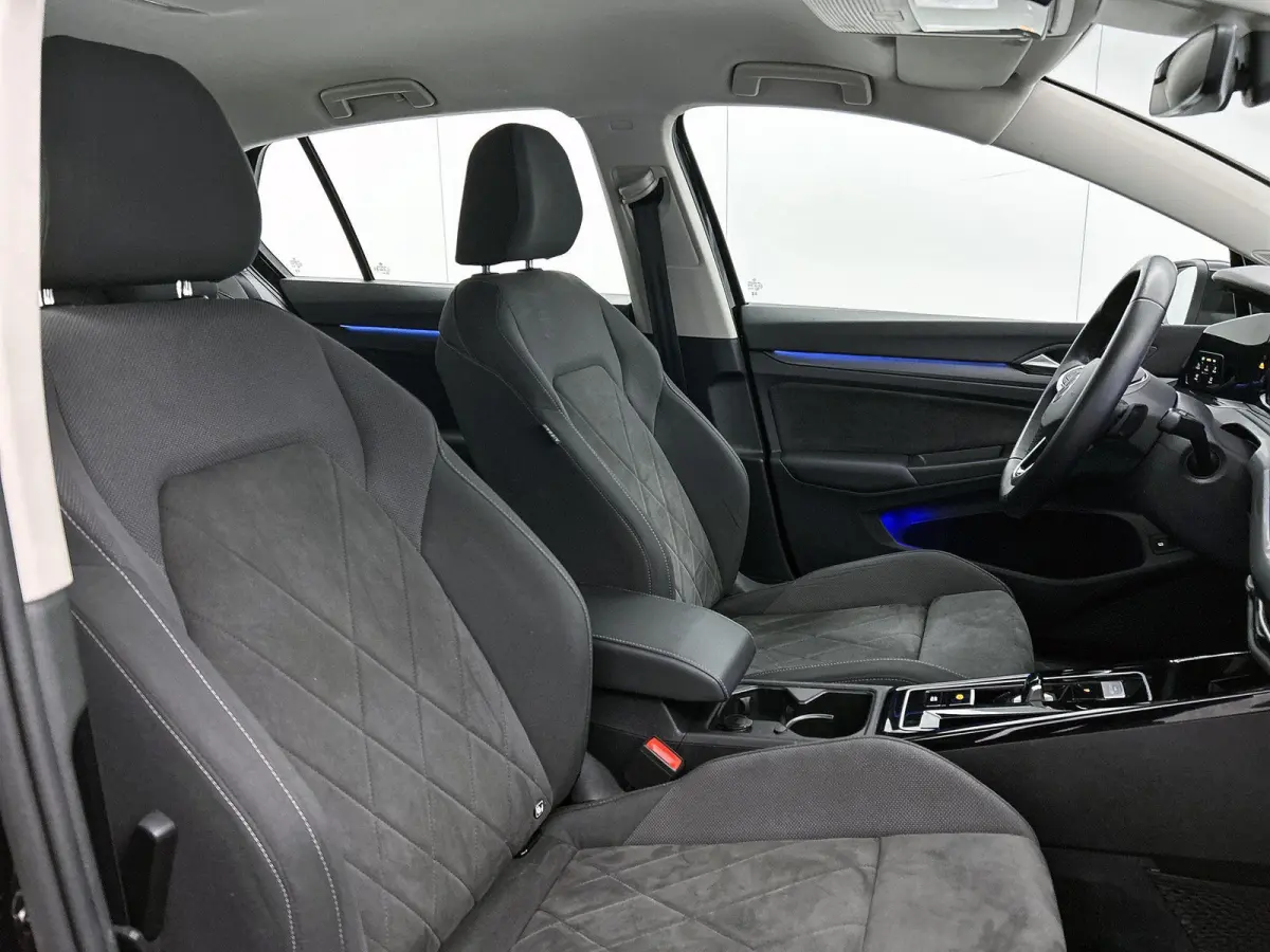 1.4 eHybrid Style | APPLE CARPLAY | ANDROID AUTO | ACHTERUITRIJCAMERA | STOELVERWARMING | STUURVERWARMING | SFEERVERLICHTING | IQ LIGHT VOOR | LICHTMETALEN VELGEN | COMFORT STOELEN | DAB RAD