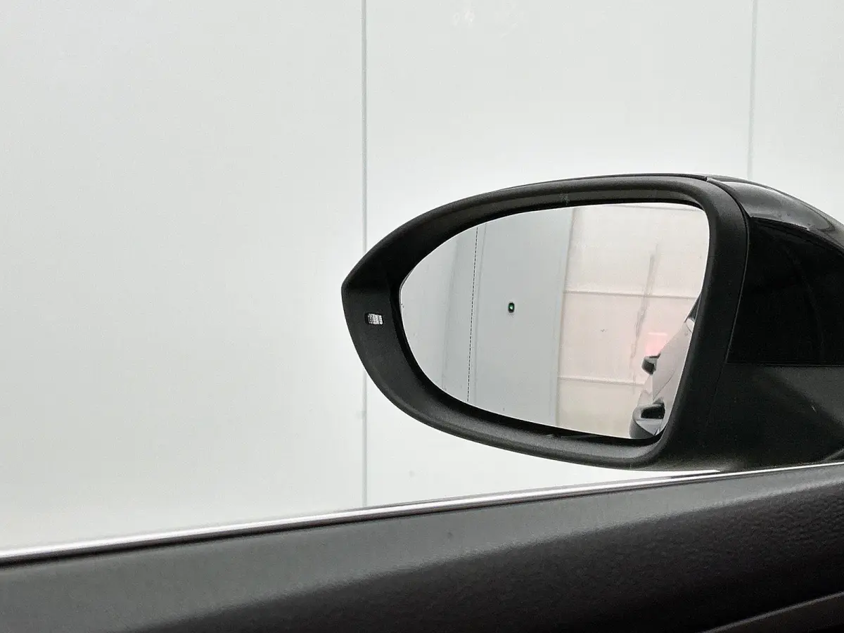 1.4 eHybrid Style | APPLE CARPLAY | ANDROID AUTO | ACHTERUITRIJCAMERA | STOELVERWARMING | STUURVERWARMING | SFEERVERLICHTING | IQ LIGHT VOOR | LICHTMETALEN VELGEN | COMFORT STOELEN | DAB RAD