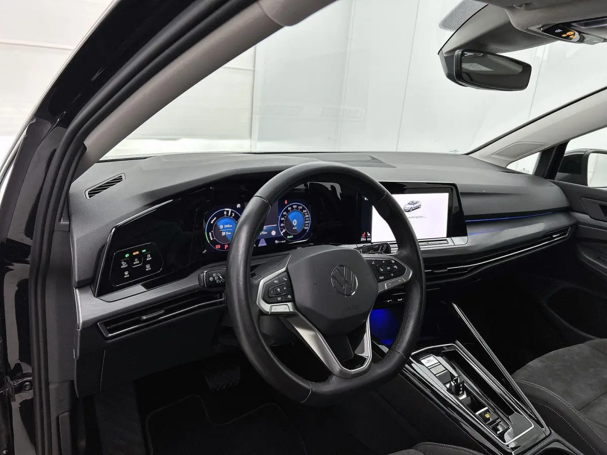 1.4 eHybrid Style | APPLE CARPLAY | ANDROID AUTO | ACHTERUITRIJCAMERA | STOELVERWARMING | STUURVERWARMING | SFEERVERLICHTING | IQ LIGHT VOOR | LICHTMETALEN VELGEN | COMFORT STOELEN | DAB RAD